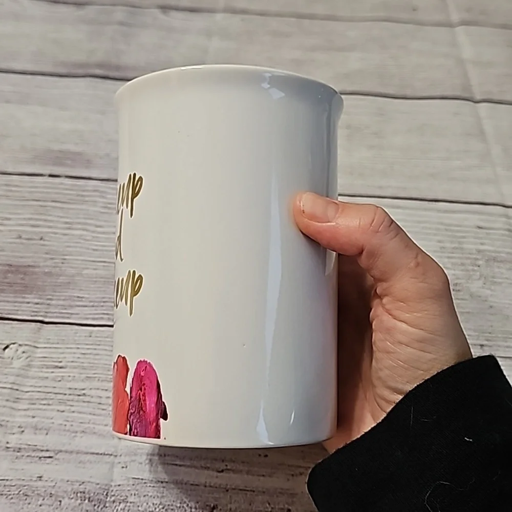 Adrienne Vittadini makeup brush holder